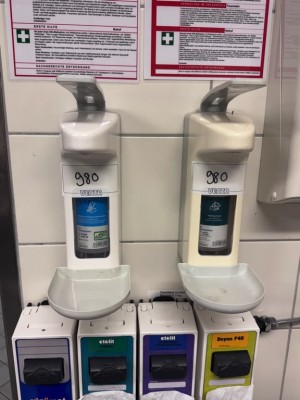 5385.980    =>    2 Handhygienespender, wandmontiert