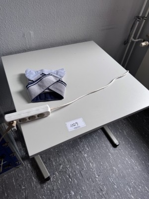 5385.1029    =>    1 Tisch mit 2 Stühlen