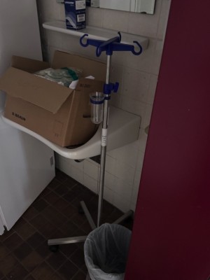 5385.1048    =>    2 Infusionsständer