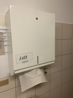 5385.1058    =>    1 Papiertuchspender, wandmontiert
