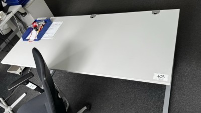 Bild 5590.105 => 1 Schreibtisch - Abholung nach Freigabe −
