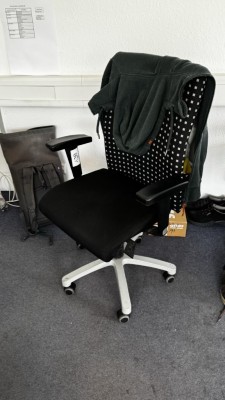 Bild 5590.139 => 1 Drehstuhl mit Armlehnen
