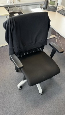 Bild 5590.161 => 1 Drehstuhl mit Armlehnen