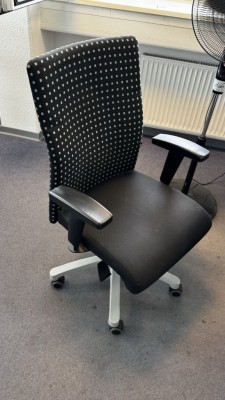 Bild 5590.164 => 1 Drehstuhl mit Armlehnen