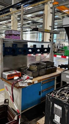 Bild 5590.357 => 1 Werkbank Kaiser u. Kraft mit Rückwand und Beleuchtung