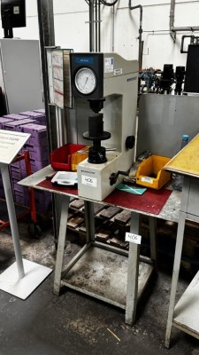 Bild 5590.406 => 1 Härteprüfgerät Innovatest 600 Series, Bj. 2013 mit Untertisch