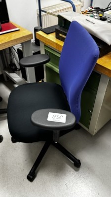 Bild 5590.938 => 1 Drehstuhl mit Armlehnen