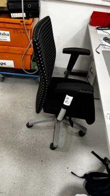 Bild 5590.947 => 1 Drehstuhl mit Armlehnen