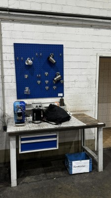 Bild 5590.1037 => 1 Werkbank Garant mit Wandregalen und Werkzeuglochwand