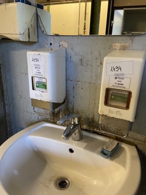 Bild 5590.1494 => 2 Handhygienespender, wandmontiert - Abholung nach Freigabe −