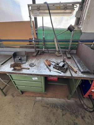 Bild 5590.1586 => 1 Werkbank mit Beleuchtung