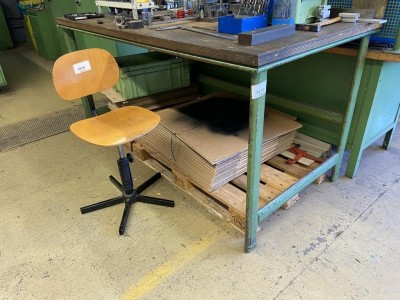 Bild 5590.1611 => 1 Arbeitstisch mit Arbeitsdrehstuhl