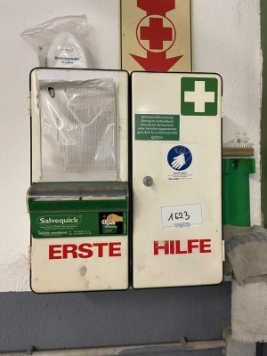 Bild 5590.1623 => 1 Erste-Hilfe-Schrank - Abholung nach Freigabe −
