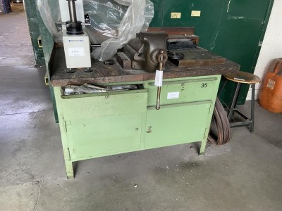 Bild 5590.1720 => 1 Werkbank mit Schraubstock
