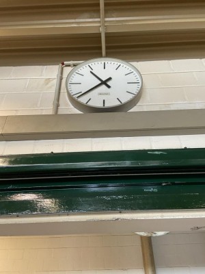 Bild 5590.1749 => 1 Wanduhr Benzing
