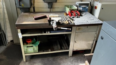 Bild 5590.1760 => 1 Werkbank mit Schraubstock