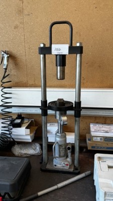 Bild 5590.1852 => 1 Prüfpresse (Eigenbau)