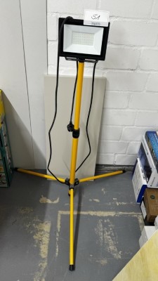 Bild 5691.51 => 1 LED-Baustrahler auf Stativ