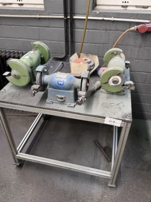 Bild 5646.107 => 1 Tisch, fahrbar mit 3 Doppelschleifböcken