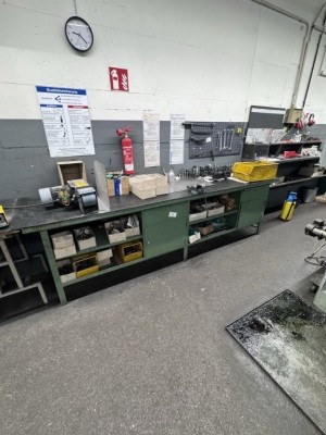 Bild 5646.134 => 1 Werkbank mit Schraubstock