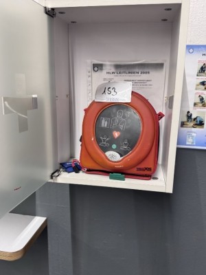 Bild 5646.153 => 1 Defibrillator Med X5 im Wandschrank