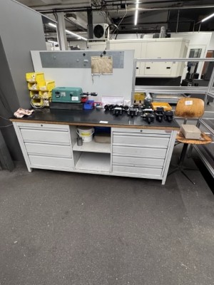 Bild 5646.157 => 1 Werkbank mit Arbeitsdrehstuhl