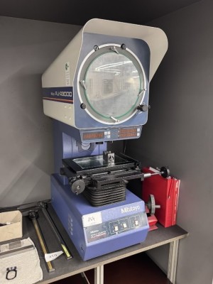 Bild 5646.164 => 1 Profilmessprojektor Mitutoyo PJ-A 3000