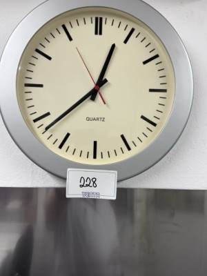 Bild 5646.228 => 1 Wanduhr