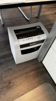 Bild 5710.59 => 1 Aktenvernichter Leitz IQ Home Office P4