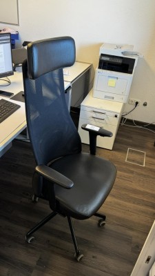 Bild 5710.82 => 1 Drehstuhl mit Armlehnen