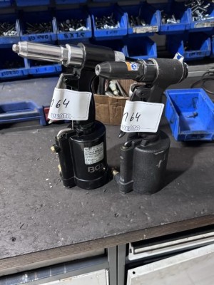 Bild 5589.164 => 2 Nietpistolen, pneumatisch