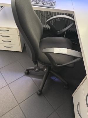 Bild 5646.5 => 1 Drehstuhl mit Armlehnen