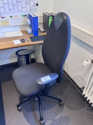 Bild 5646.37 => 1 Drehstuhl mit Armlehnen