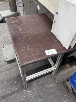 5646.100 => 1 Tisch mit 2 Stühlen