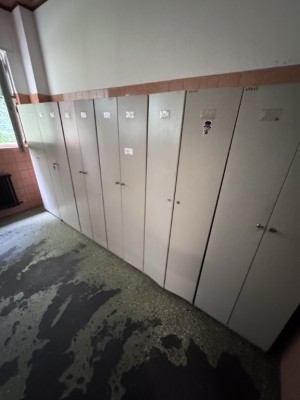 5646.337 => 1 Pos. Einrichtungsgegenstände wie Spinde, Bestuhlung und Aktenschränke