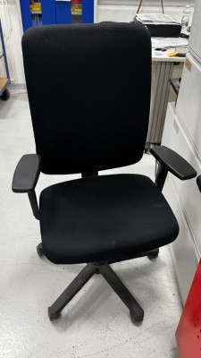 5590.958 => 2 Drehstühle mit Armlehnen