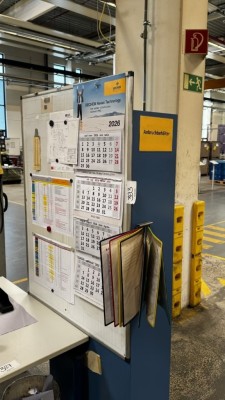 5590.393 => 1 Metallwerkzeugschrank mit Wandplaner