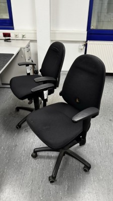 5590.520 => 4 Drehstühle mit Armlehnen - Abholung nach Freigabe −